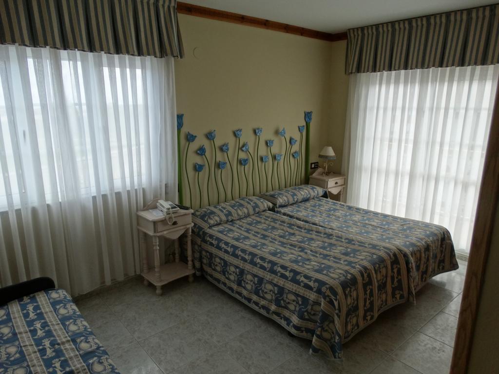 Hotel Los Juncos Noja Bagian luar foto